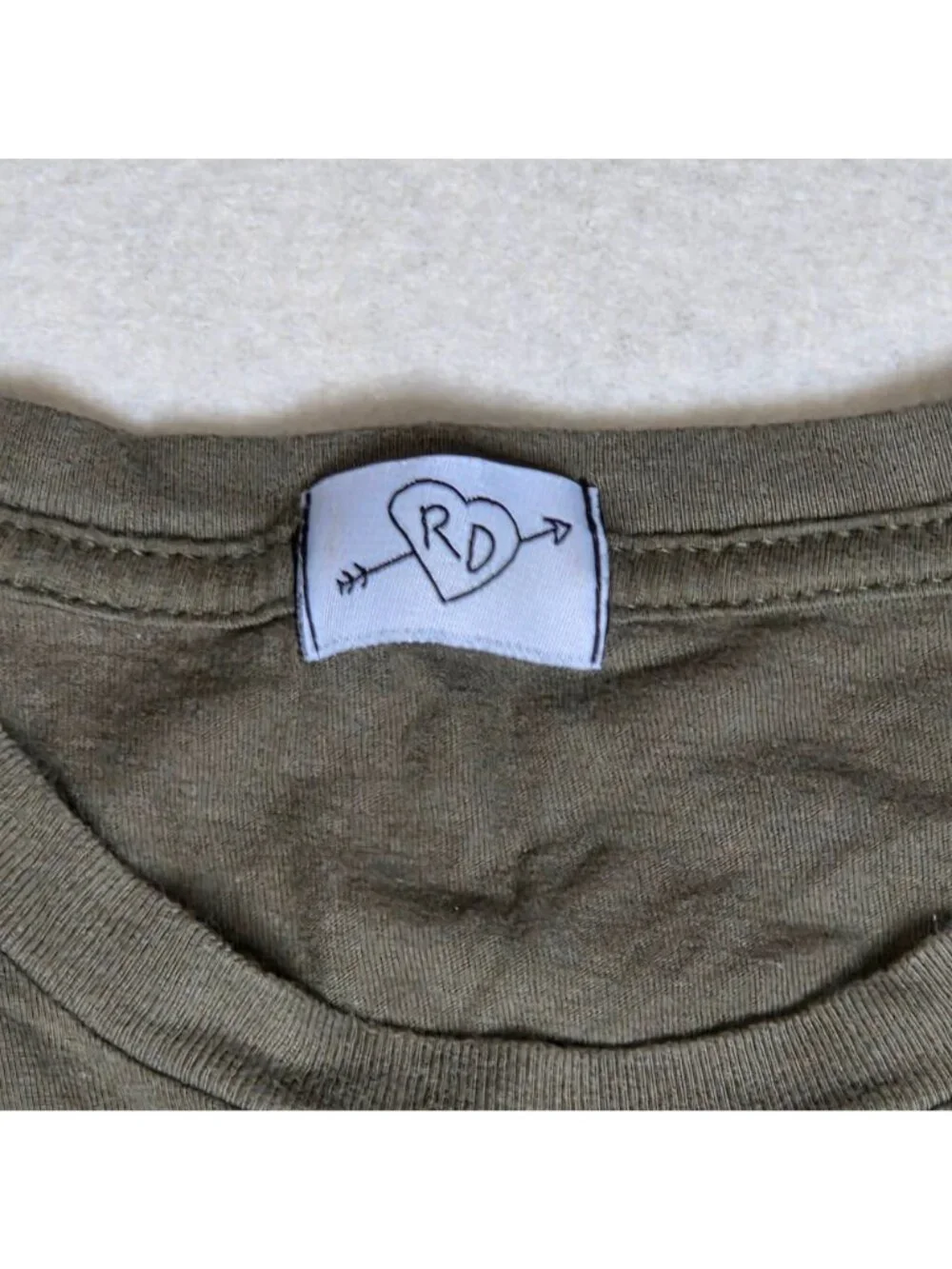 Radio Dolls Music 4Ever Graphic T-Shirt Olive Green Short Sleeve Crewneck 2001 D